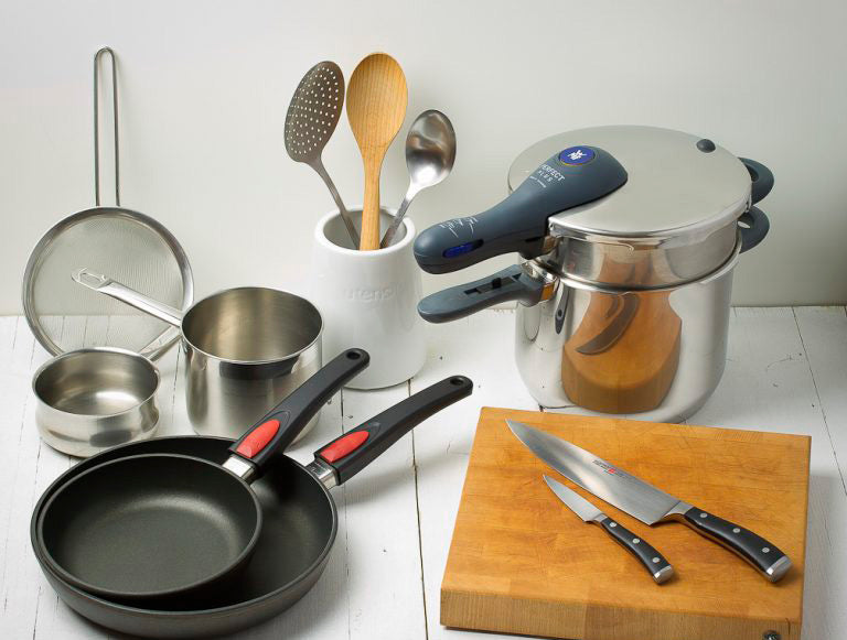 Equipo y utensilios de cocina esenciales